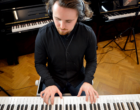 Pianist testet Yamaha b1 Silent Klavier im Klavierhaus Pianoart Tirol