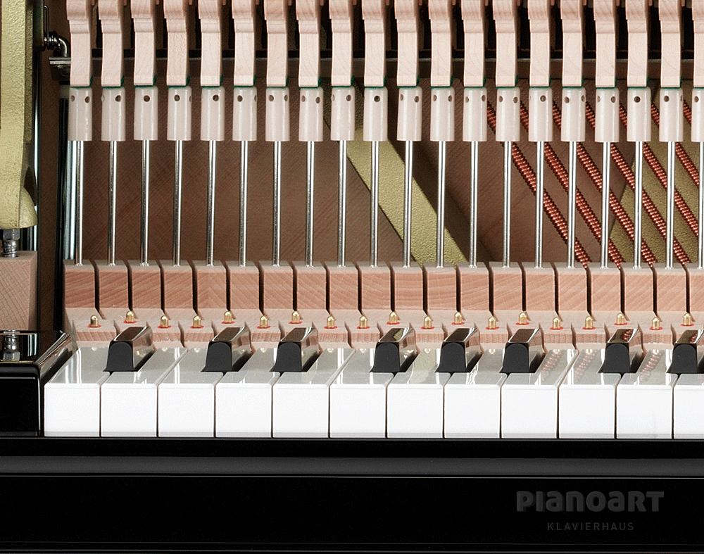 Yamaha U1 geöffnet mit Vorderansicht Tasten