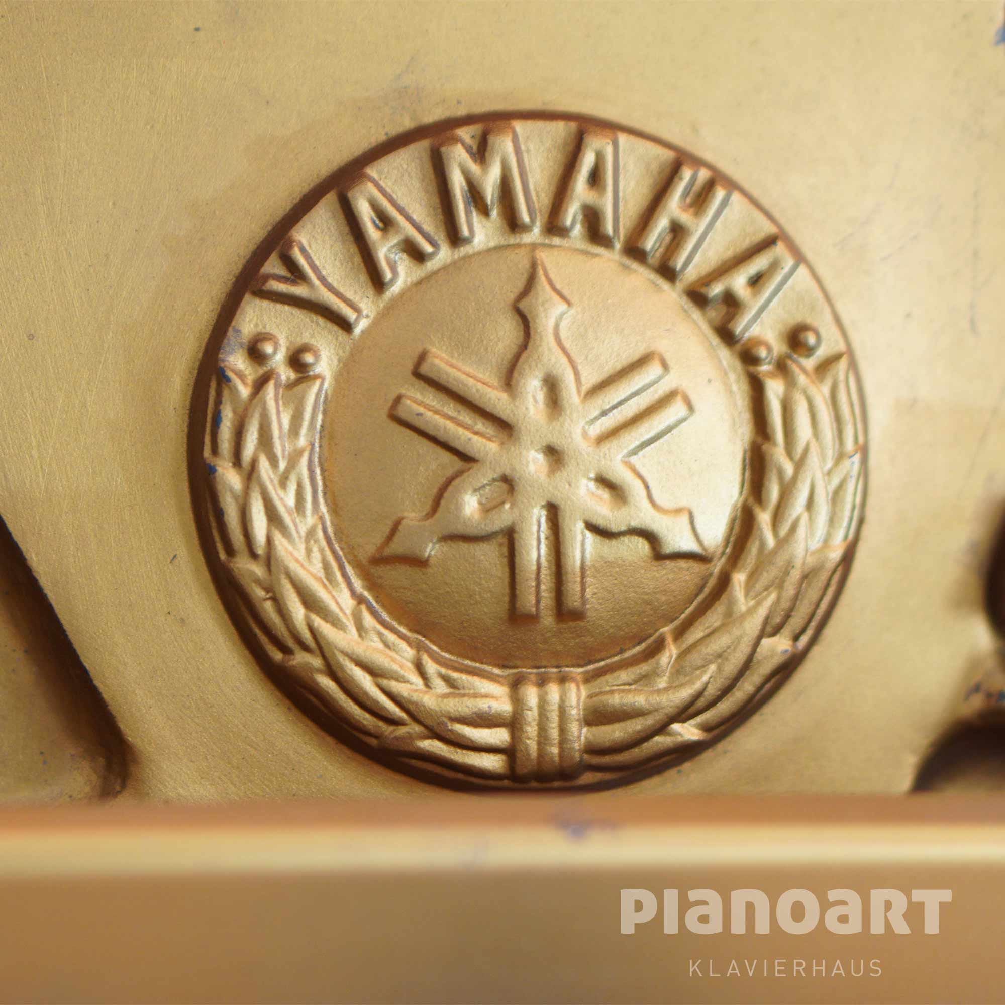 Yamaha U1 Gebraucht Logoeindruck