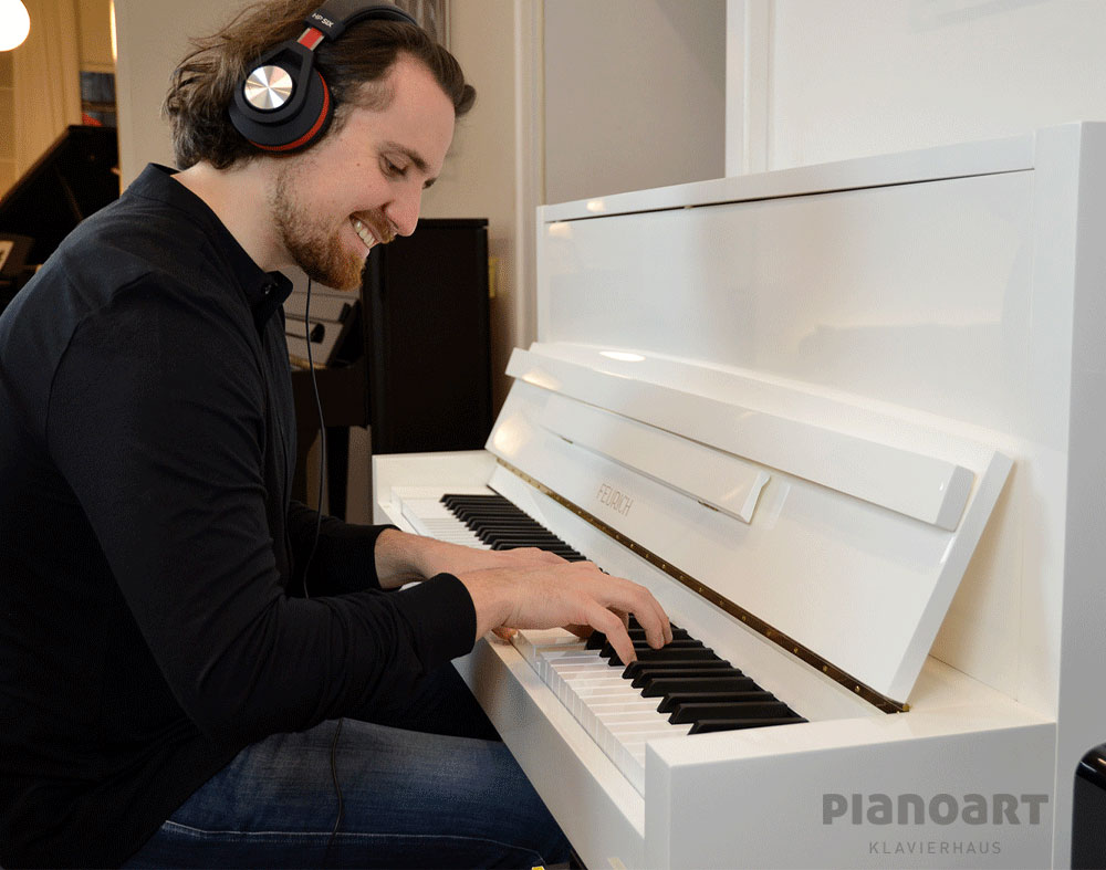 Silent Klavier Feurich Premiere 115 mit Klavierspieler