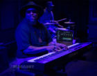 Roland RD-88 Digital Piano Mann Spielt