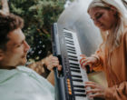 Casiotone CT S100 Keyboard Frau spielt