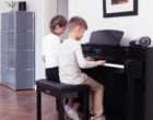 Yamaha-Clavinova-CLP-735-PE-DW-Digital-Piano-Kinder-spielen