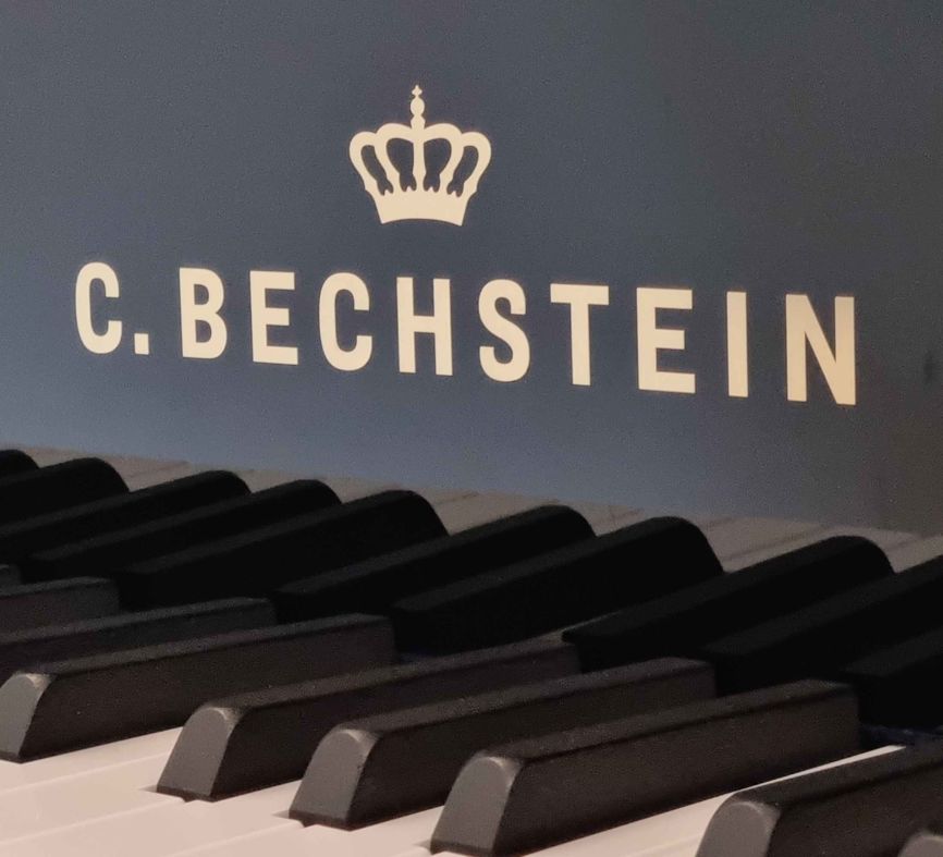 C. Bechstein Flügel A 190 Krone mit Logoeinprägung Front