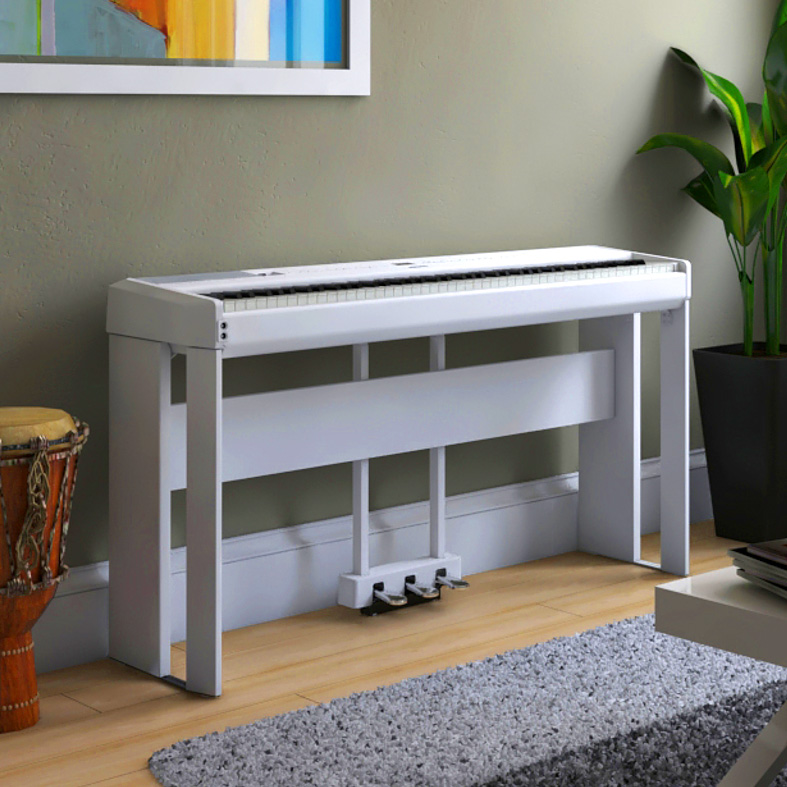 Weißes Yamaha P-525 E-Piano Set im Wohnzimmer