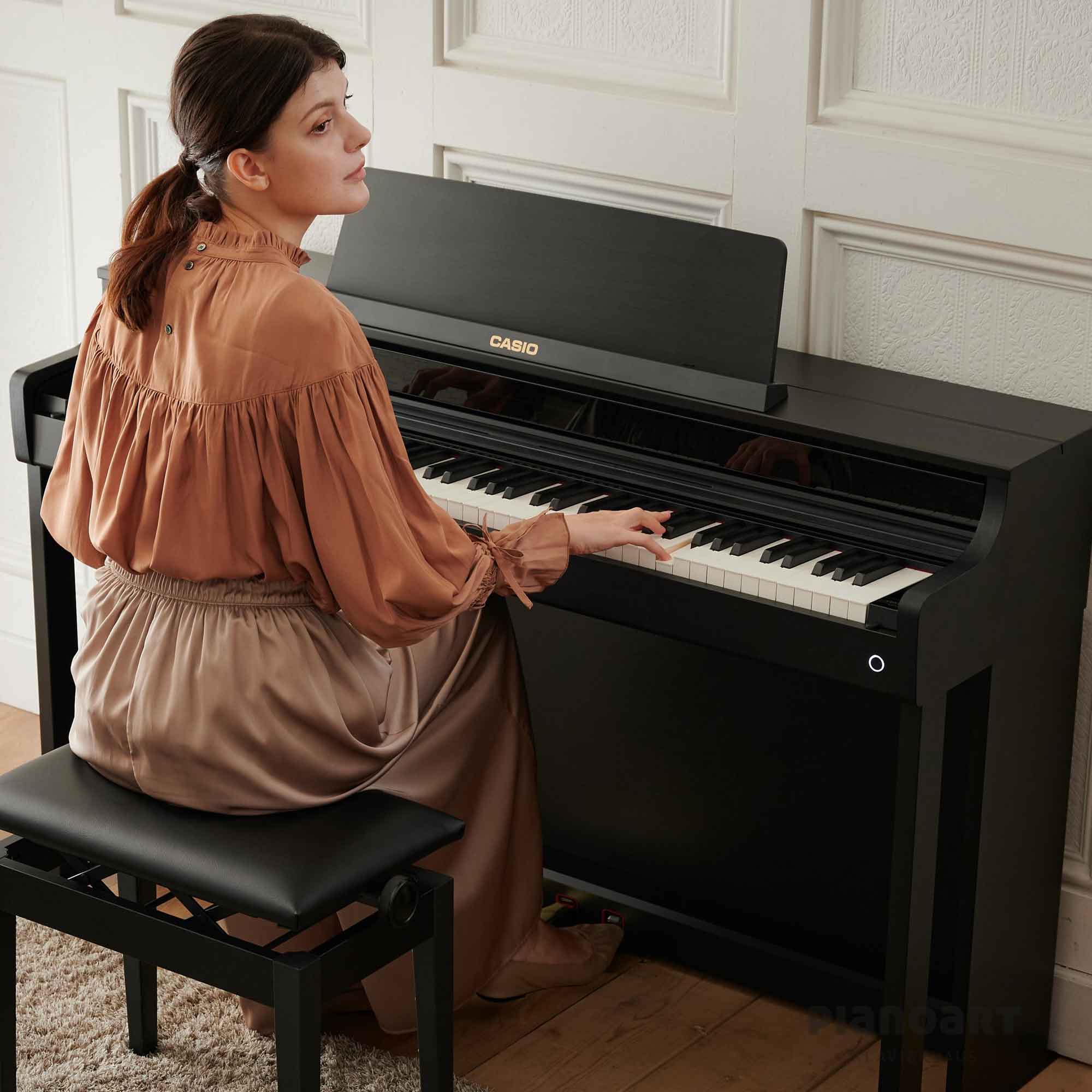 digitalpiano casio celviano ap-550 bk frau spielt
