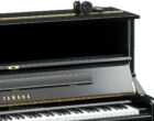 Yamaha U1 TA3 PE mit Kopfhörer