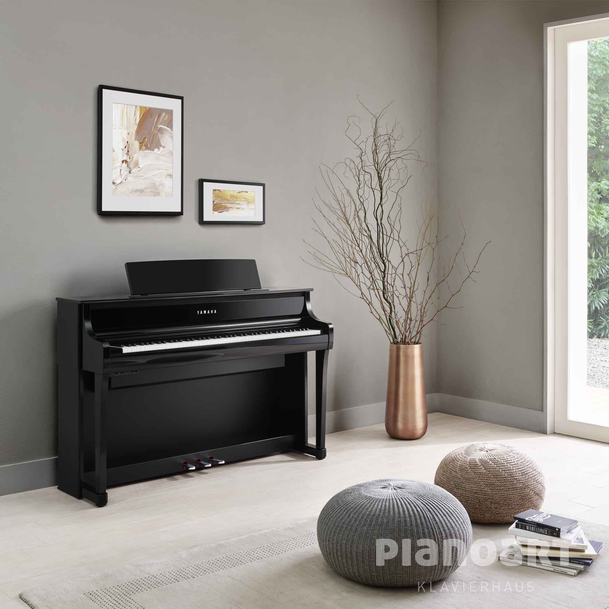 Yamaha CLP-875 PE in einem modernen Wohnraum