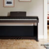 Yamaha Arius YDP-145 R Rosewood im Wohnzimmer