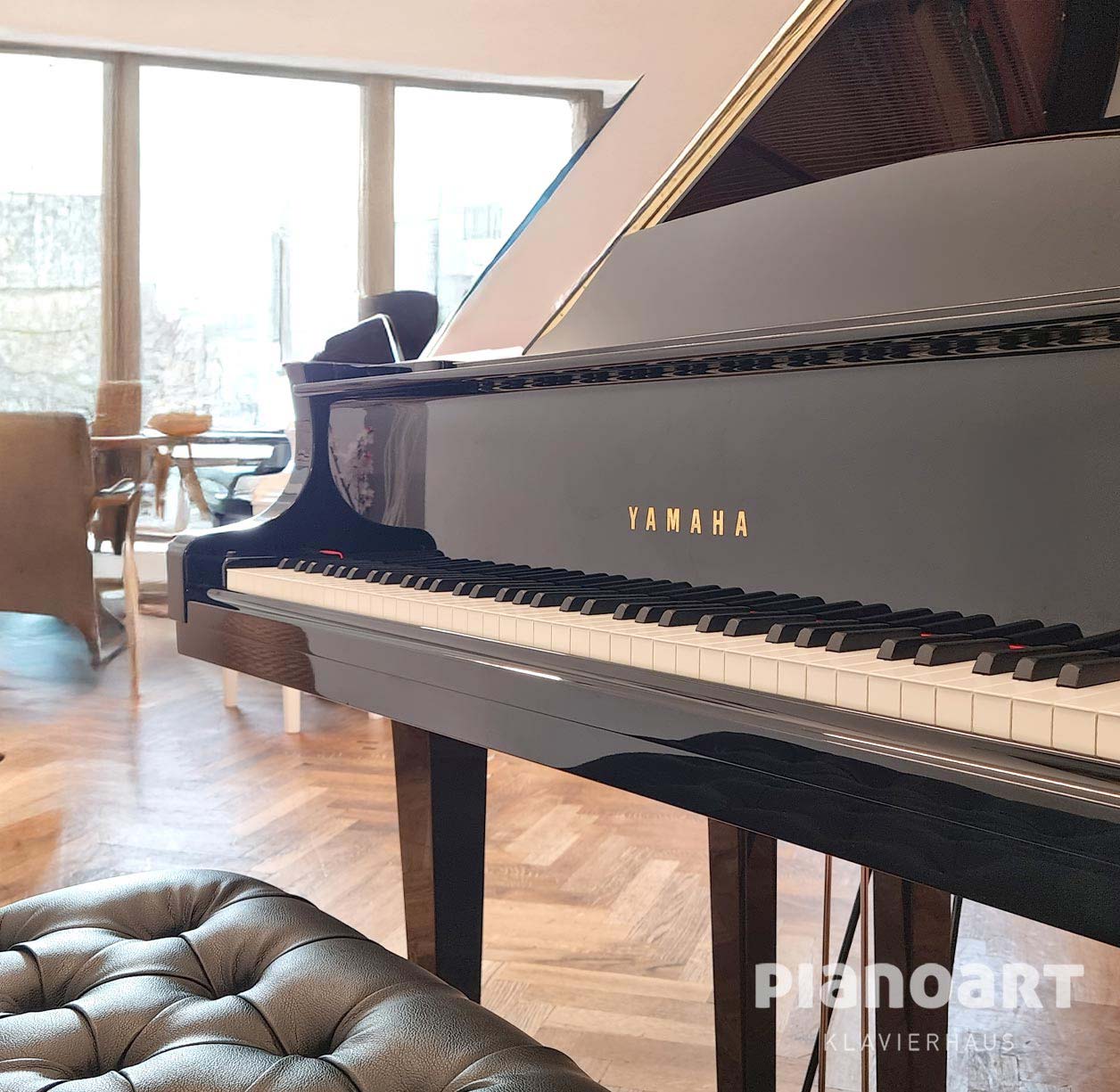 Yamaha C5X Flügel mit Klavierbank in Schwarz