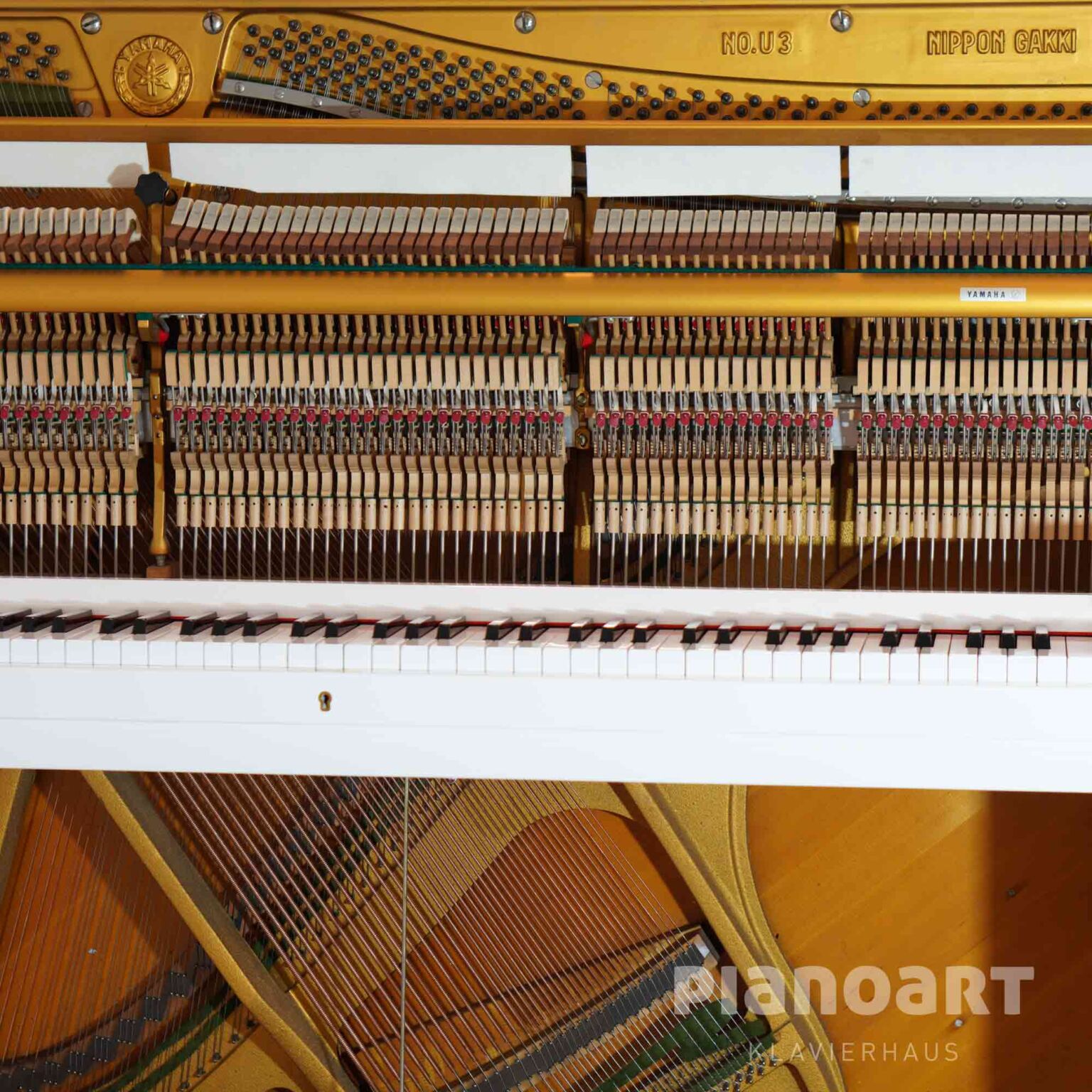 gebraucht-klavier-yamaha-u3-weiss-offen