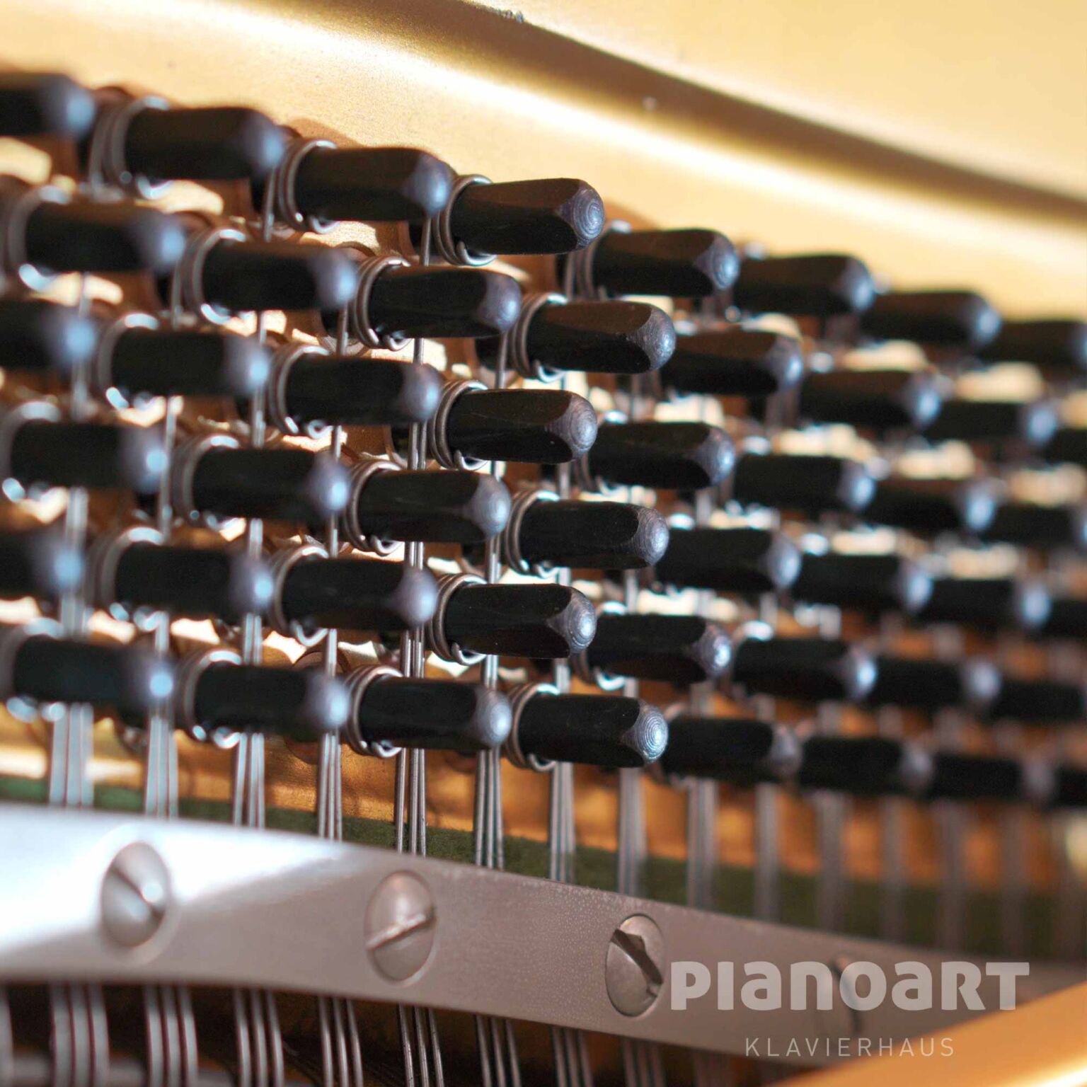 gebrauchtes-klavier-yamaha-u3-stimmwirbel
