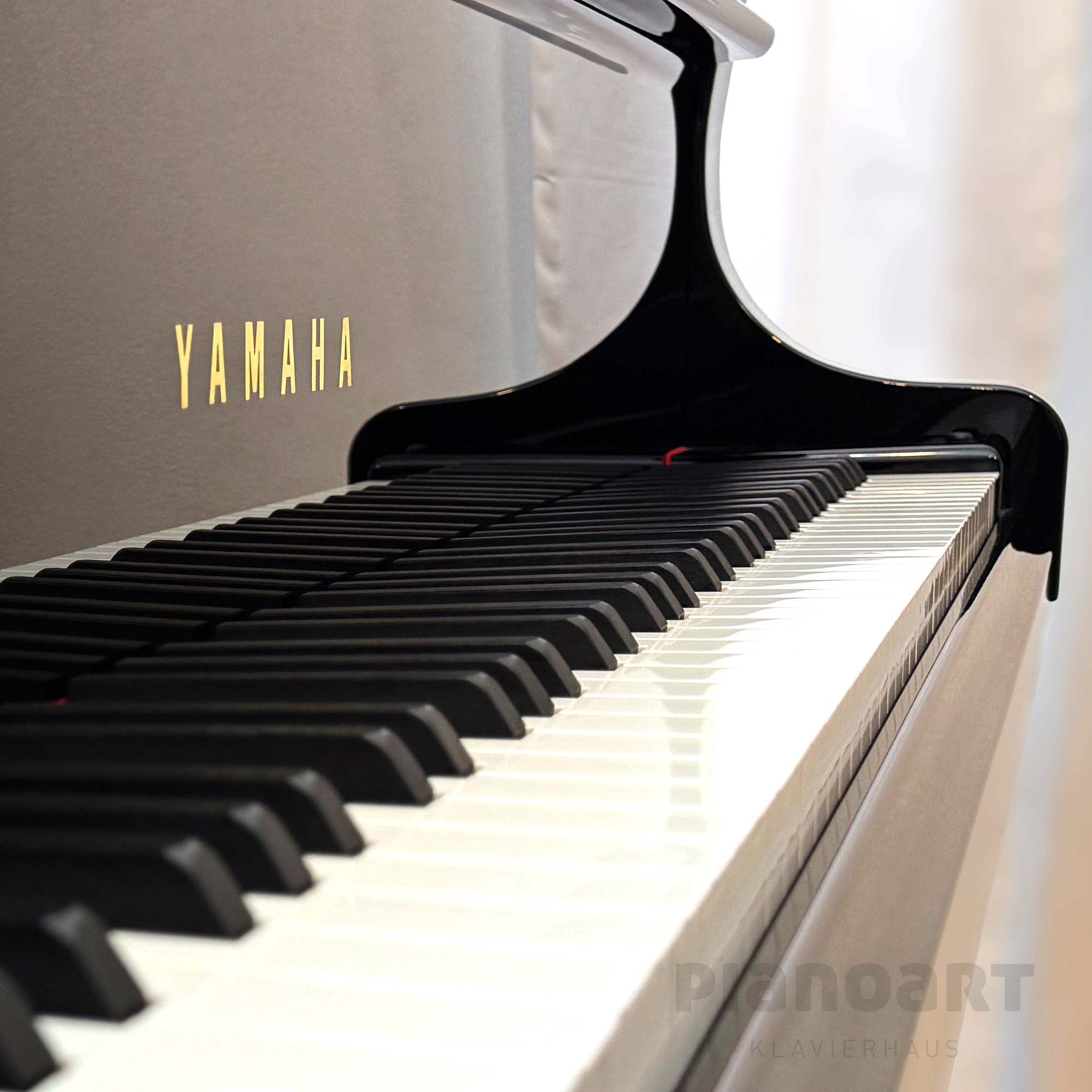 Schöner Tastenlauf eines Yamaha C5 X Flügels