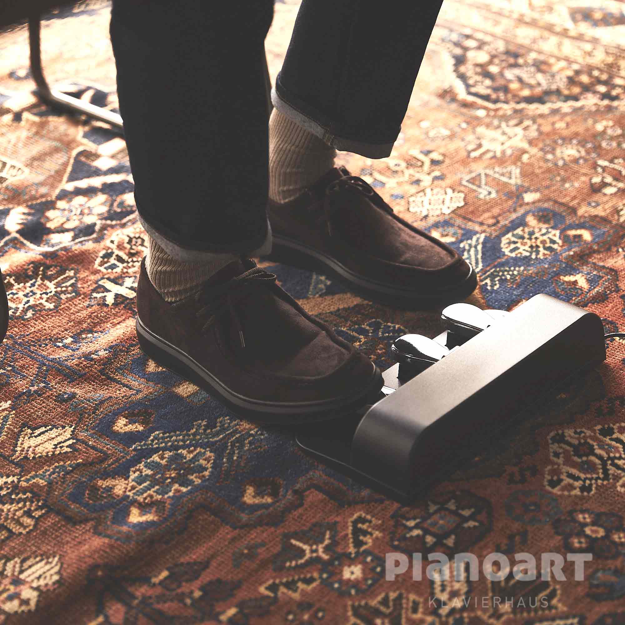 Pedal Casio SP-34 auf orientalischem Teppich