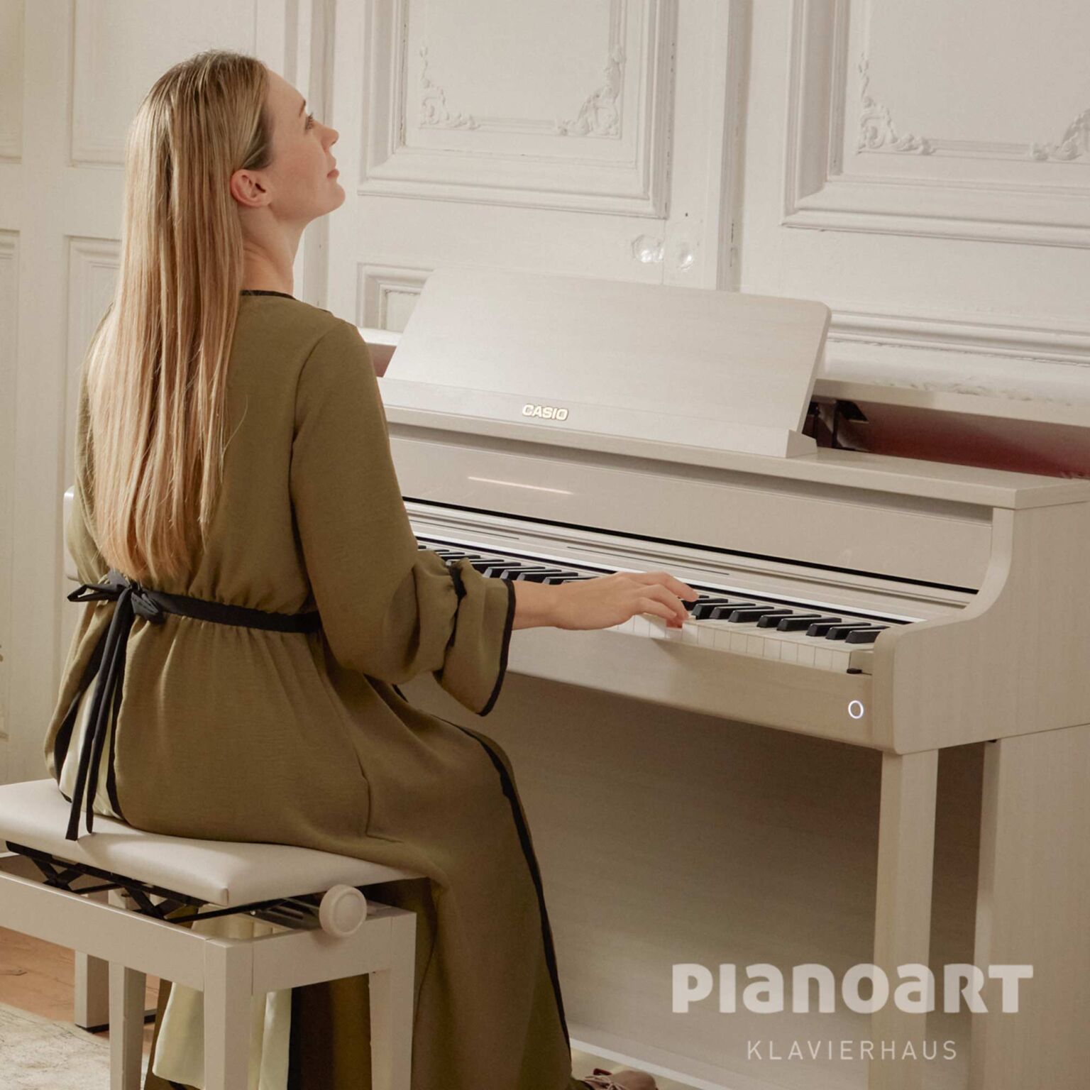 digitalpiano-casio-celviano-ap-750gb-klavierspielerin
