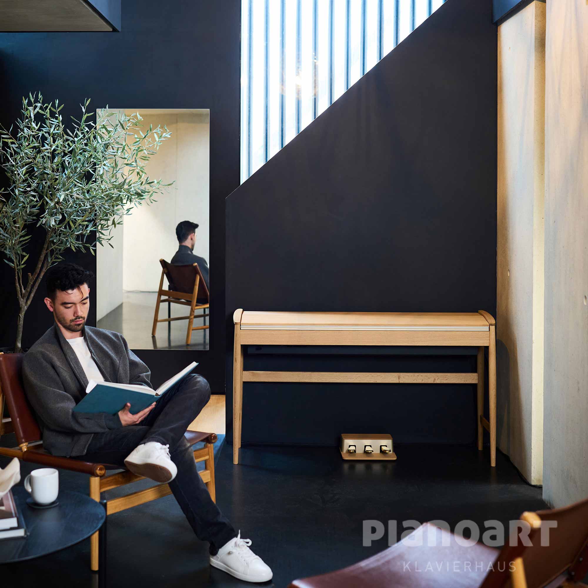 Roland Kiyola KF-20 im Musikzimmer