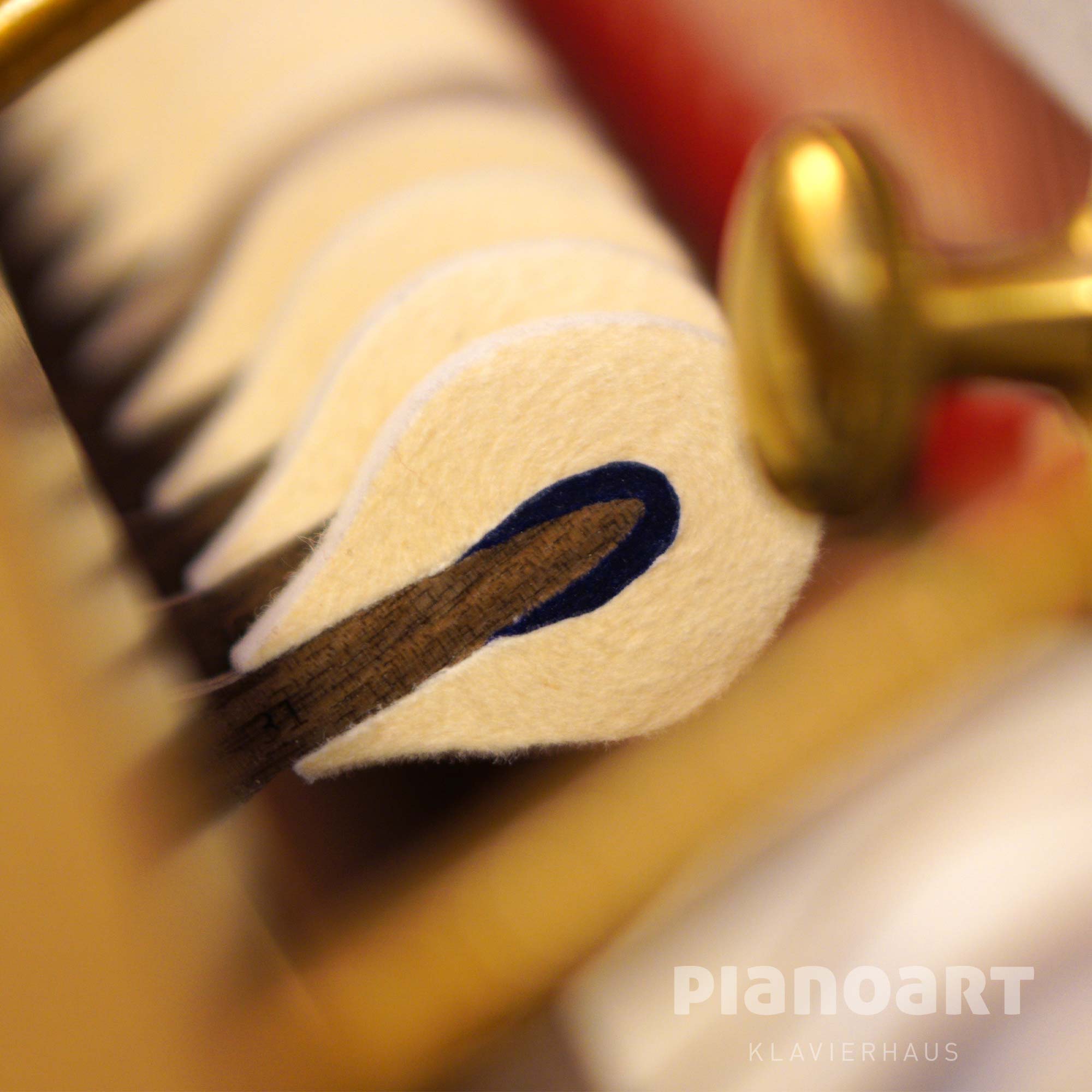 Klavier C Bechstein Classic 124 Hammerkoepfe