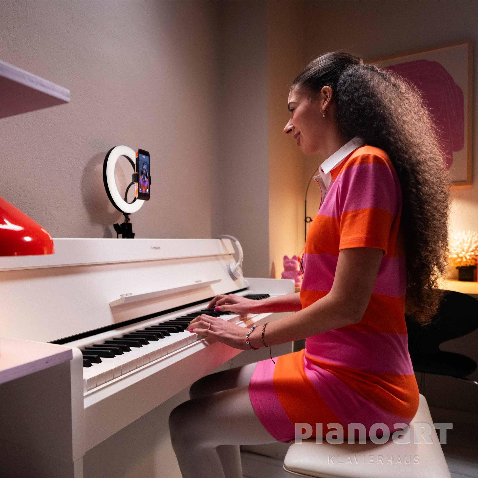 Yamaha Arius YDP Spielen